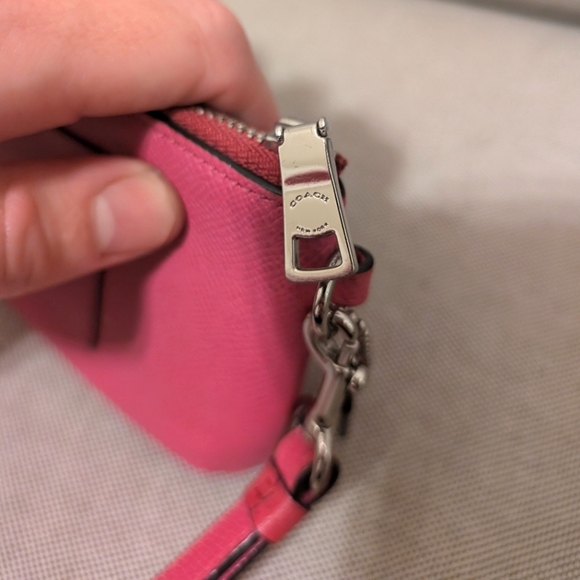 Hot Pink Coach Wristlet / Clutch / Wallet Handbag Mini Small - Picture 3 of 5